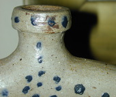 Detail of the top of the ring bottle. ai17.